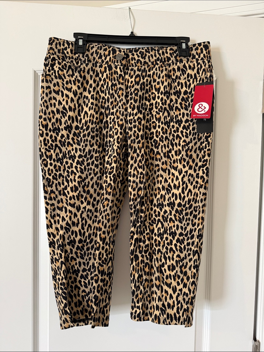 89th & Madison Leopard Print Capri Pants - Beige & Black